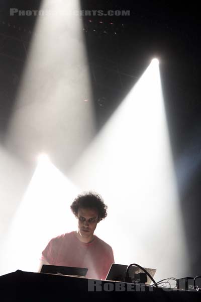 FOUR TET - 2014-06-05 - PARIS - Espace Charlie Parker - Grande Halle - 